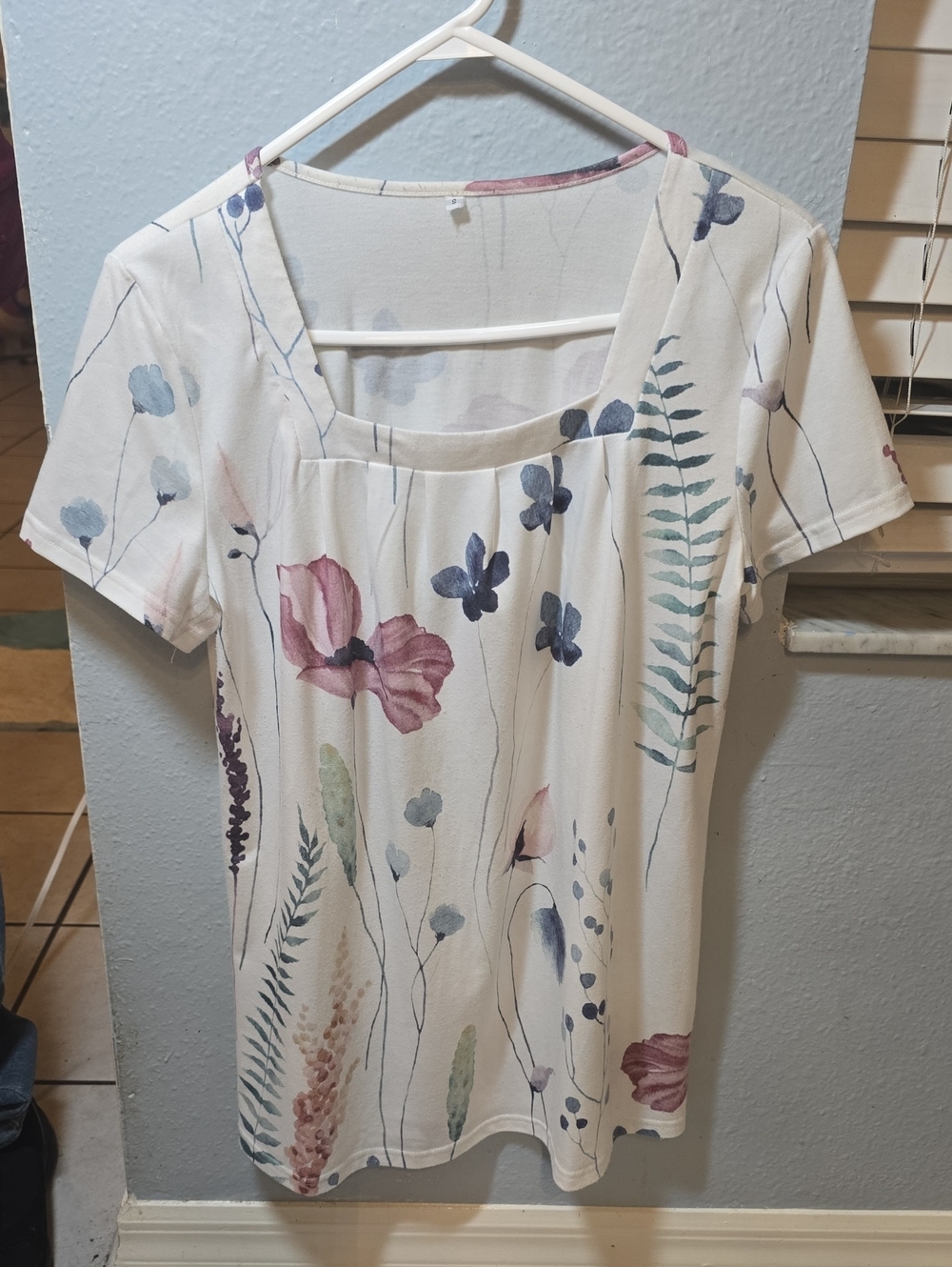 Source Unknown Cream Short Sleeve Square Neck Top with Pink & Blue Floral Print